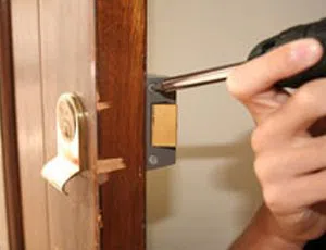 Locksmith Store Elmendorf, TX 210-622-2735 - change-locks-service